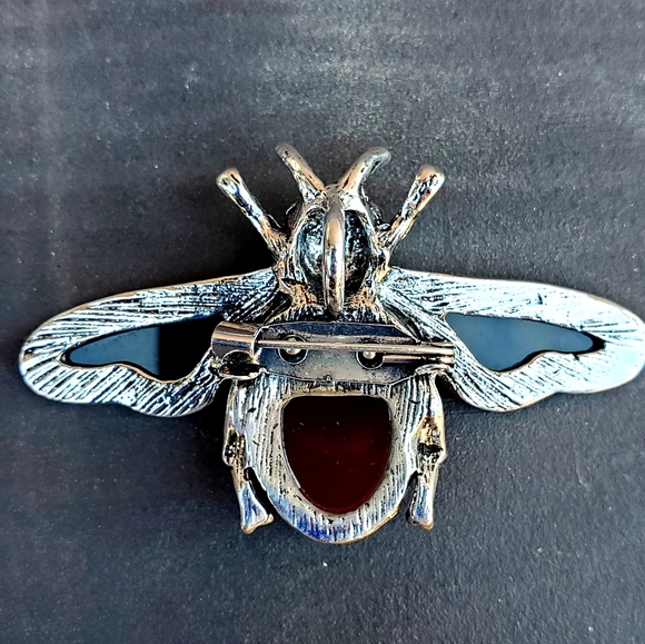 New Red Agate and Abalone Shell Bee Pin Brooch. - Picture 5 of 13